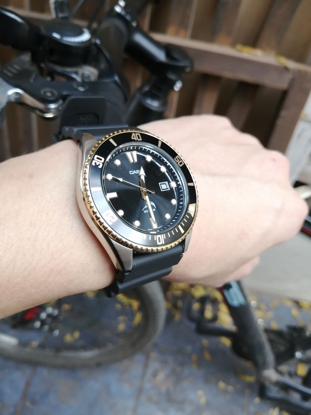 Customer photo review of Reloj Casio Submariner Marlin Duro MDV106G-1AVCF Negro Dorado Buceo [EXCLUSIVO]