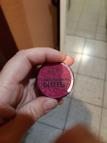 Customer photo review of Petrizzio Sparkle Eyeshadow