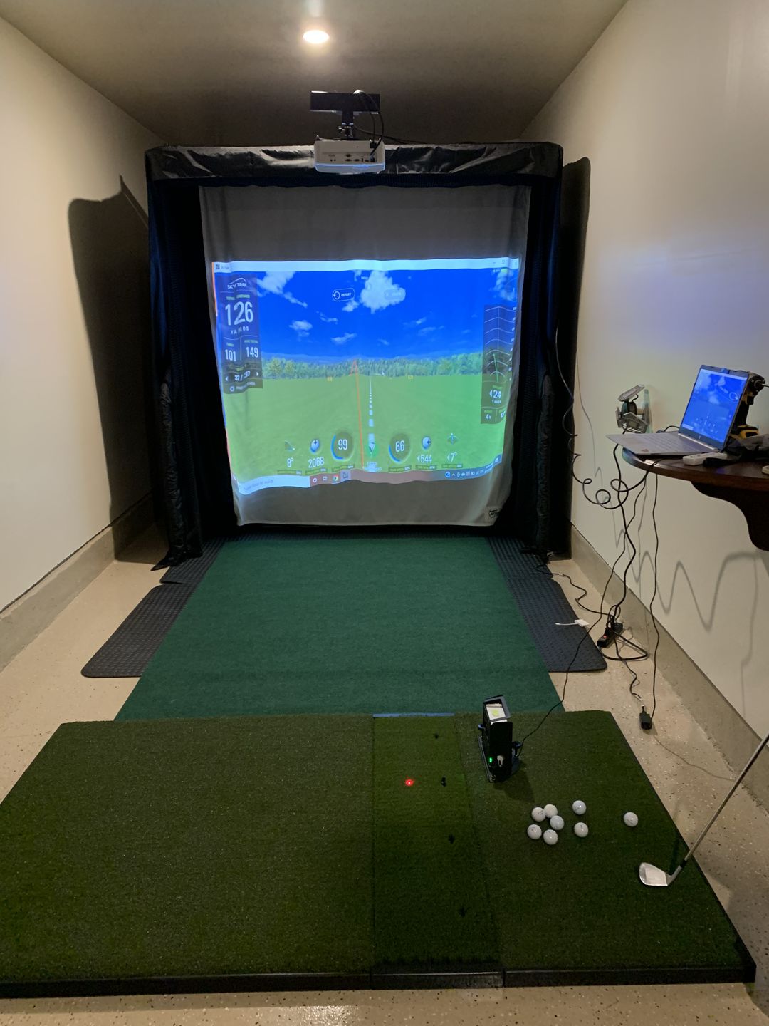 Customer photo review of Fiberbuilt 7'x4' Single-Hitting Studio Golf Mat