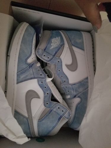Customer photo review of Air Jordan 1 Retro High OG 'Hyper Royal