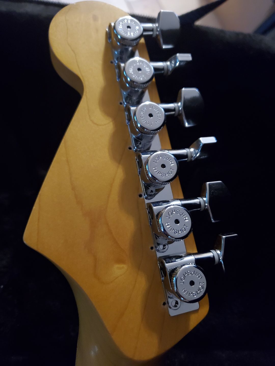 Customer photo review of Vintage Guitar Tuner Upgrade Kit for 6 Inline Headstocks (8.5mm Post Hole)