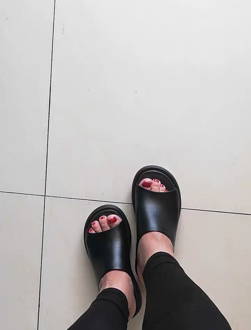 Customer photo review of Open Toe Retro Leather Summer Slippers Sandals