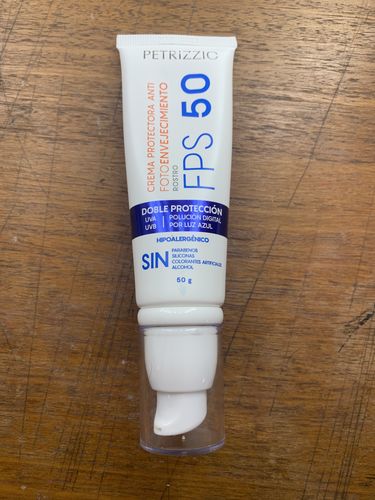 Customer photo review of Petrizzio Crema Doble Proteccción Rostro Fps-50/Luz Azul