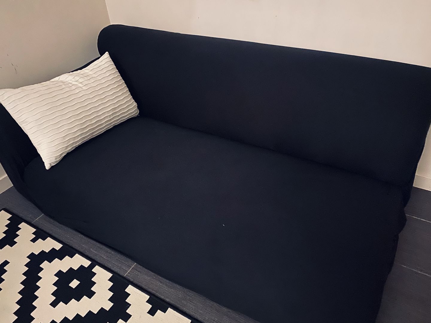 Customer photo review of Noir - Housses Extensibles de Fauteuil et Canapé - La Maison des Housses