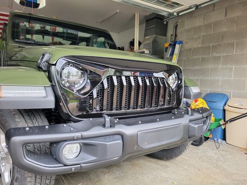 Customer photo review of Vader Grille w/ Mesh - Glossy Black for 18-21 Jeep Wrangler JL & Gladiator JT
