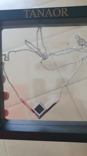 Customer photo review of V Shiny Pendant