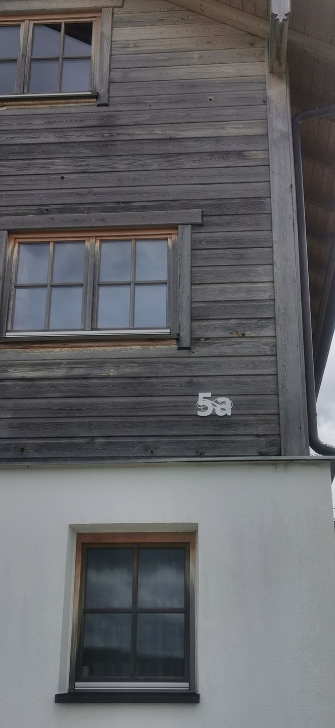 Customer photo review of Hausnummer "Ornamental Style" passend zum Hausnummern-Monogramm (personalisierbar)