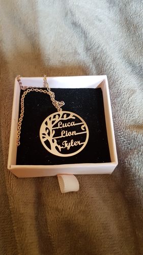 Customer photo review of LOANYA Lebensbaum Kette mit personalisierten Namen