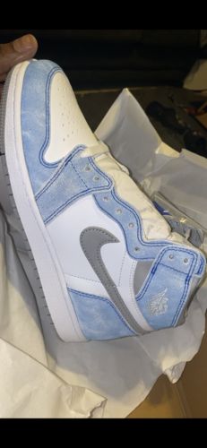 Customer photo review of Air Jordan 1 Retro High OG 'Hyper Royal  (GS)