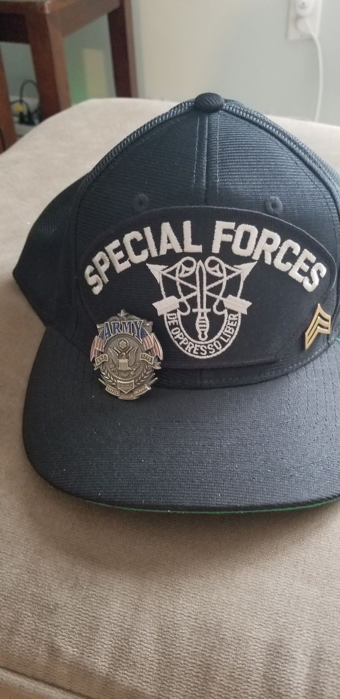 Customer photo review of US Army Veteran's Day Pin