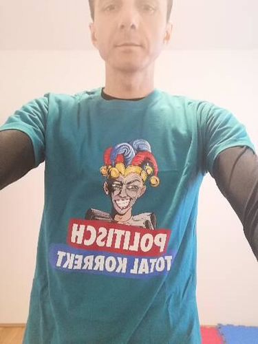 Customer photo review of SHIRT BUBEN • HARLEKIN POLITISCH TOTAL KORREKT
