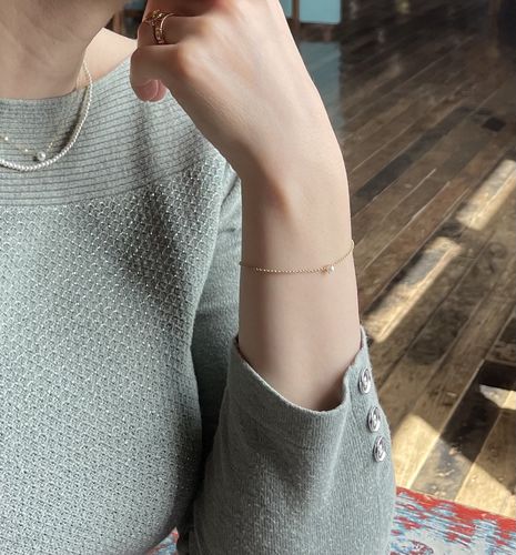 Customer photo review of Isabella solitaire mini pearl bracelet