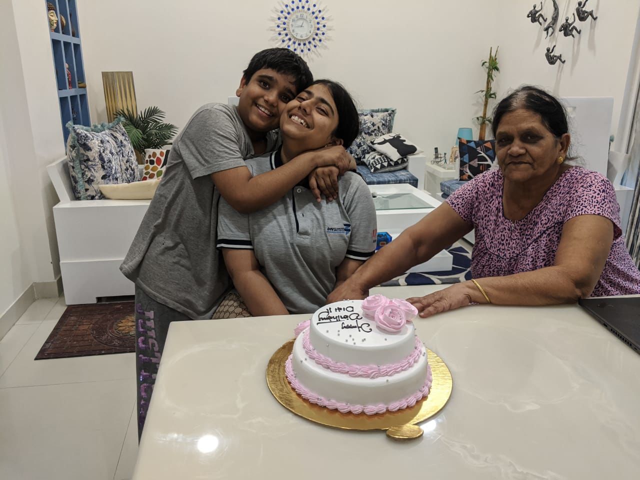 Customer photo review of Floral Cake 2