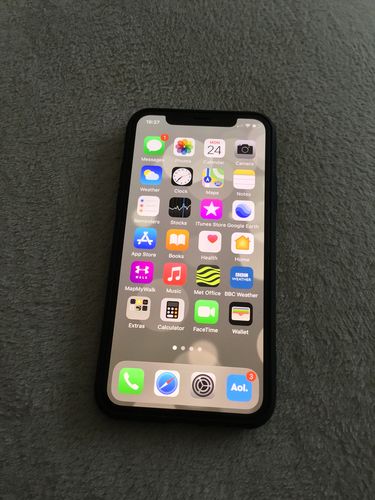 Customer photo review of Apple iPhone XS 64GB Silver Unlocked Refurbished Good