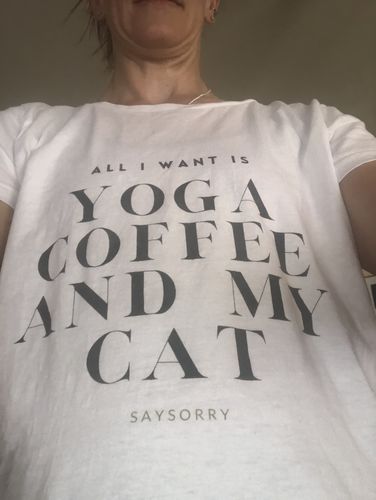 Customer photo review of 100% Organic Herren Shirt »All I want is Yoga, Coffee and my Dog«