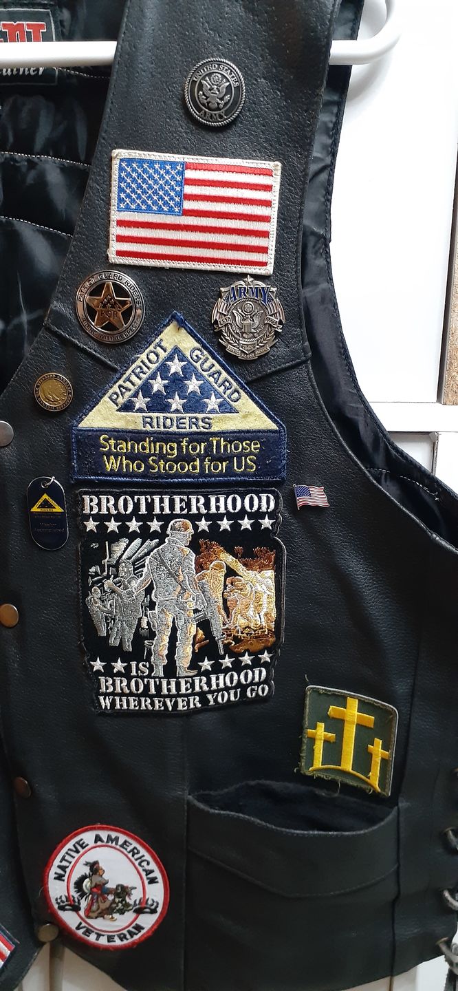 Customer photo review of US Army Veteran's Day Pin