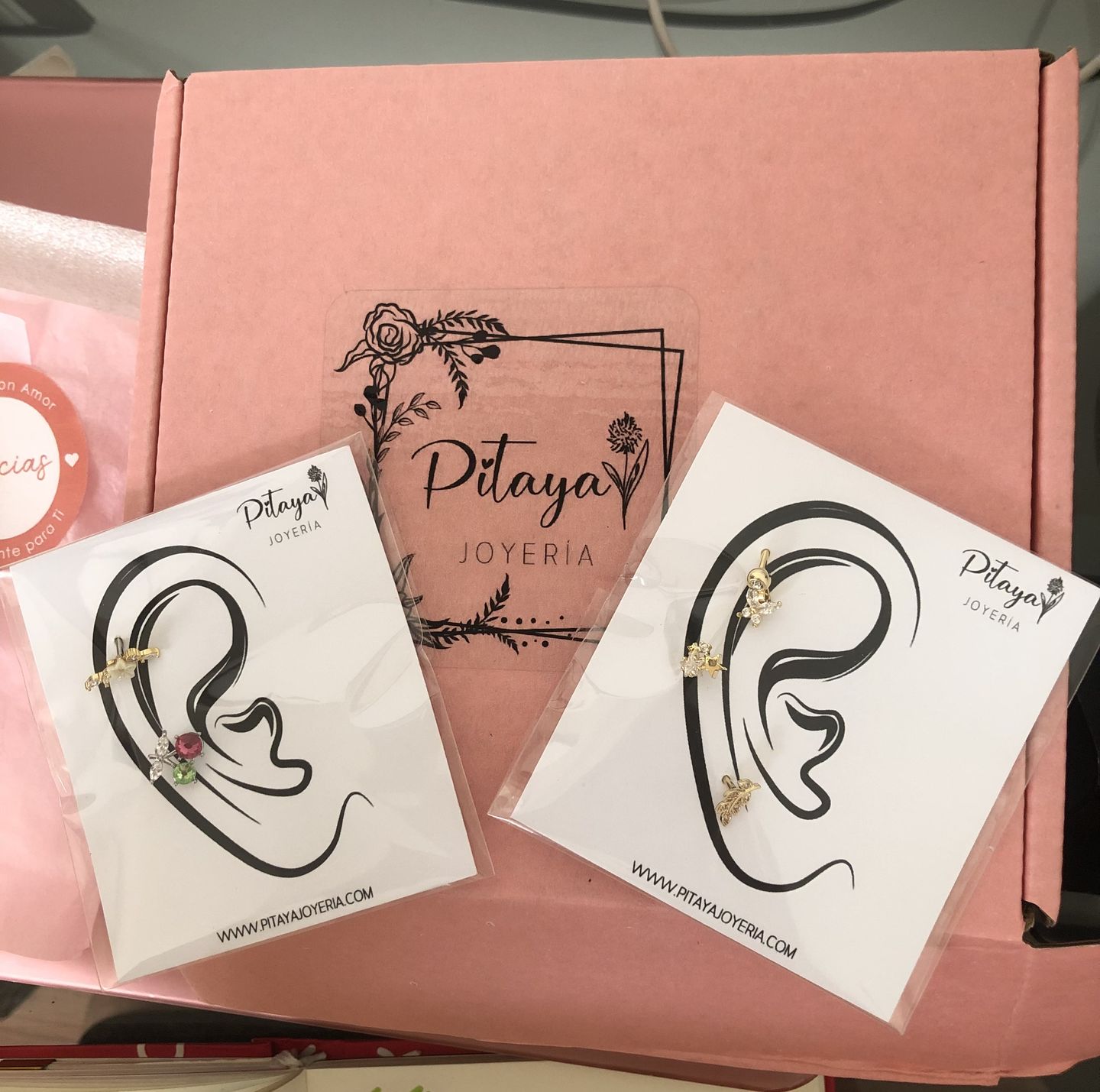 Customer photo review of Piercing Hojita de Laurel Rosca Plana