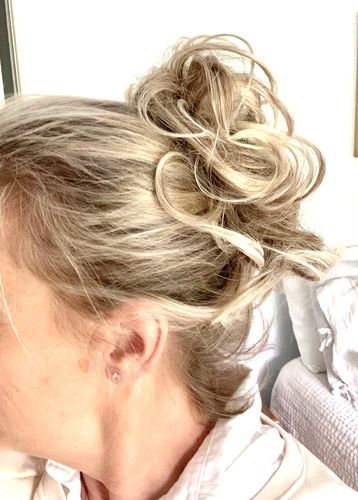 Customer photo review of JuvaBun Messy Bun