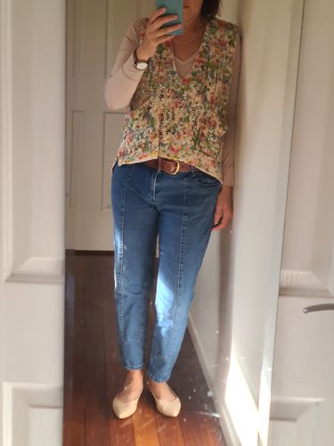 Customer photo review of Women Floral Print Knitted Sleeveless Blouse