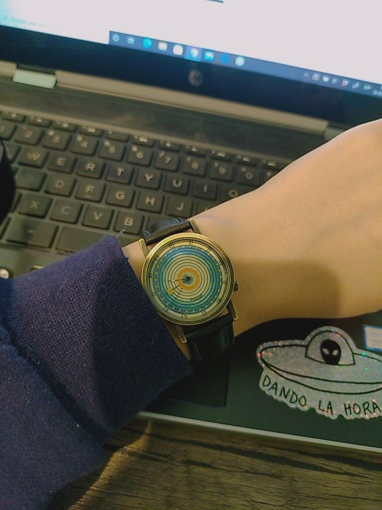 Customer photo review of Reloj Análogo Philosophers Guild Sistema de Ptolomeo 33mm