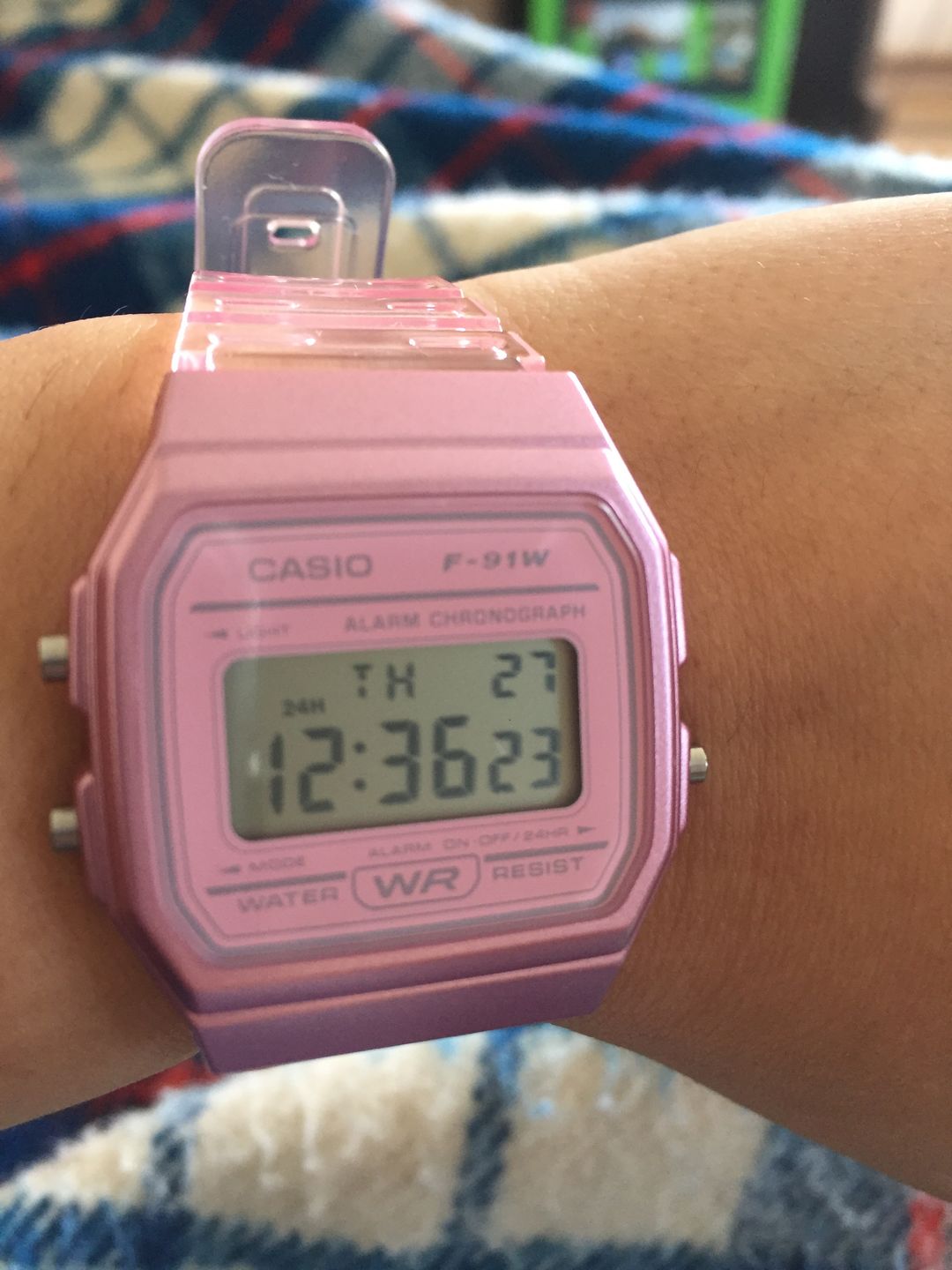 Customer photo review of Reloj Casio Vintage F-91WS-4D Rosado Transparente
