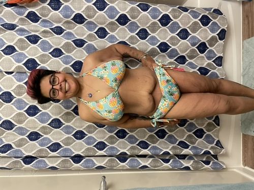 Customer photo review of Pineapple Triangle Top