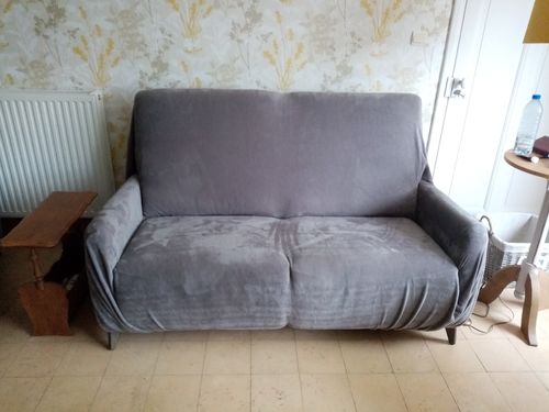 Customer photo review of Housse En Velours Gris Pour Canapé - Extensible & Ajustable