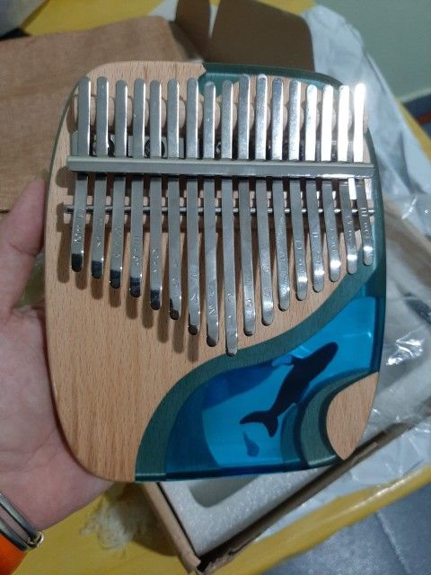 Customer photo review of 2021 New 17/21 Keys Hluru Blue Ocean Resin Whale Dolphin kalimba