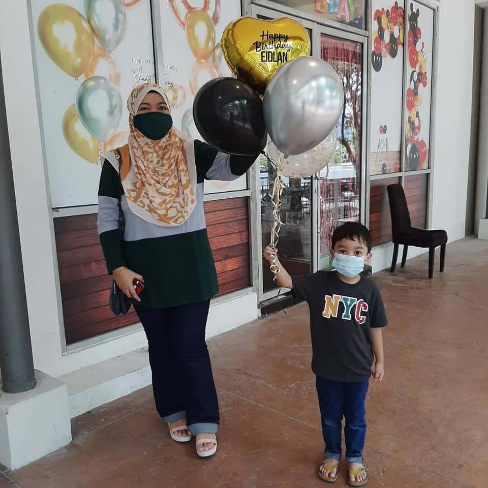 Customer photo review of 18-inch Heart Shaped Foil With Personalized Message + 3 Helium-Filled Latex Balloons