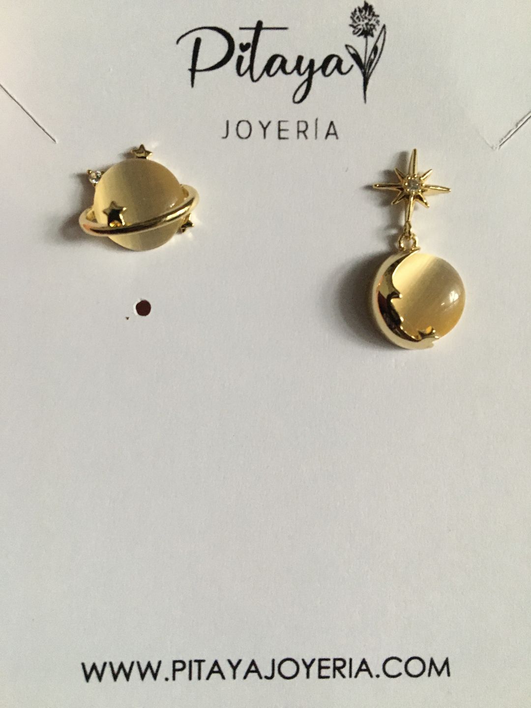 Customer photo review of Aretes de Saturno de Ópalo