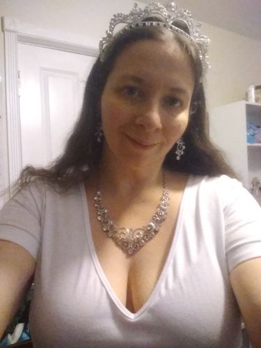 Customer photo review of Vintage Royalty Tiara