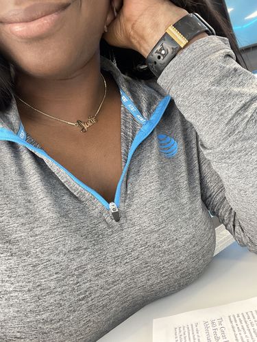 Customer photo review of Loopy Name Necklace