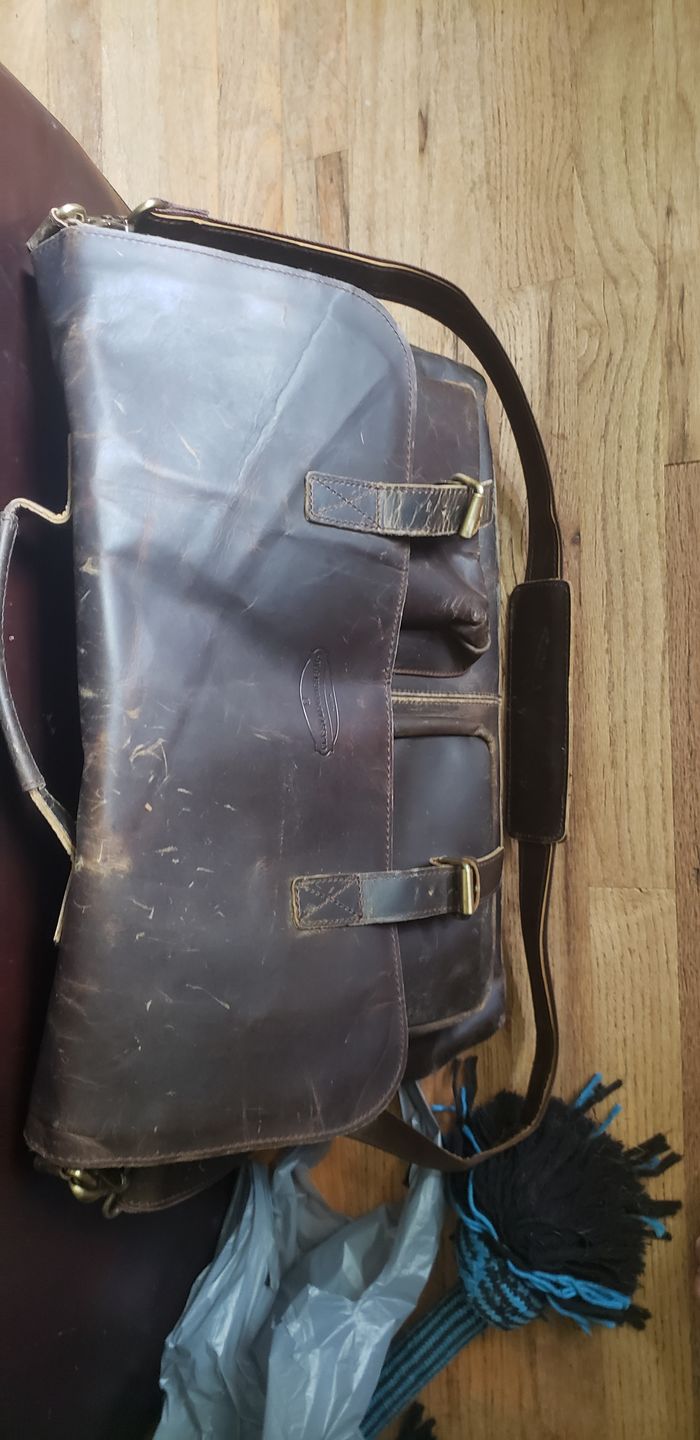 Customer photo review of Buffalo Hunter Leather Briefcase Executive Laptop Messenger Bag