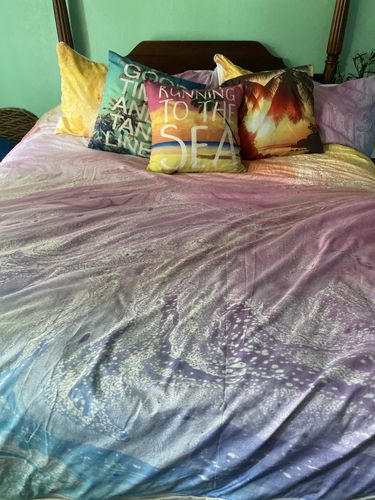 Customer photo review of Rainbow Tie Dye BBS0414700B Bedding Set