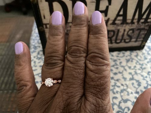 Customer photo review of Louily Rose Gold Round Cut Engagement Ring