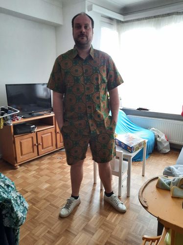 Customer photo review of Chemises et shorts hawaïens boutonnés décontractés pour hommes