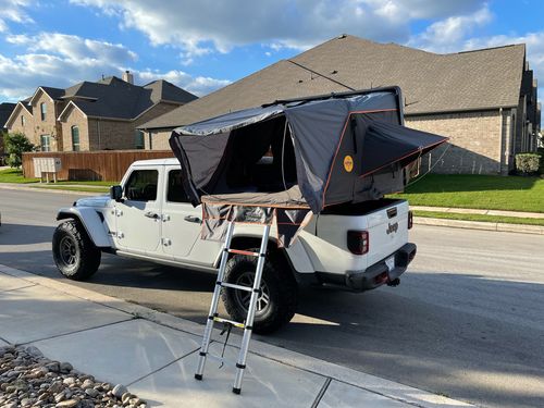 Customer photo review of Centori Adventurer 3 Person Hard Shell Roof Top Tent
