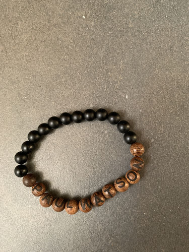 Customer photo review of Zedernholz Armband