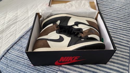 Customer photo review of Jordan 1 Retro High Dark Mocha