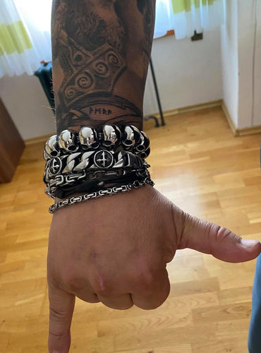 Customer photo review of HEAVY SKULL BRACELET