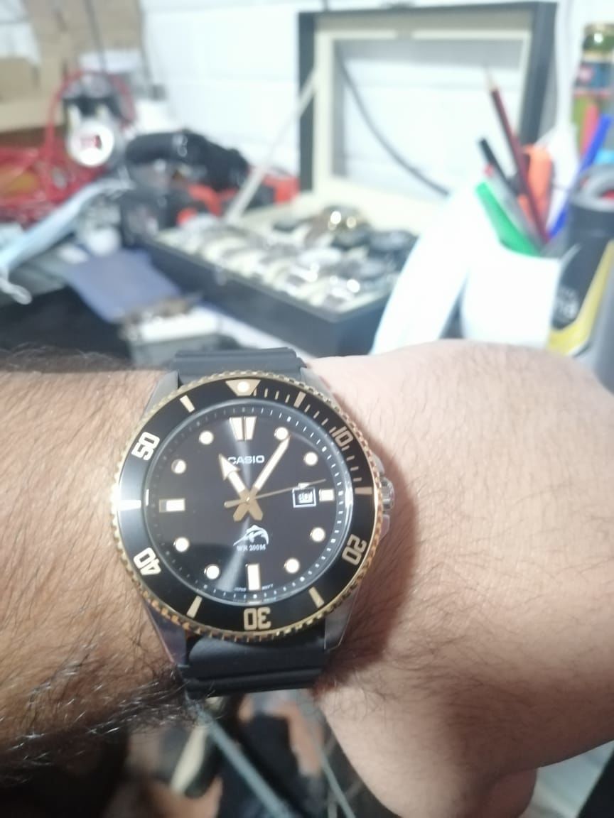 Customer photo review of Reloj Casio Submariner Marlin Duro MDV106G-1AVCF Negro Dorado Buceo [EXCLUSIVO]