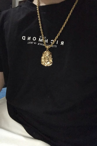 Customer photo review of Pendente Clean Jesus - Gold