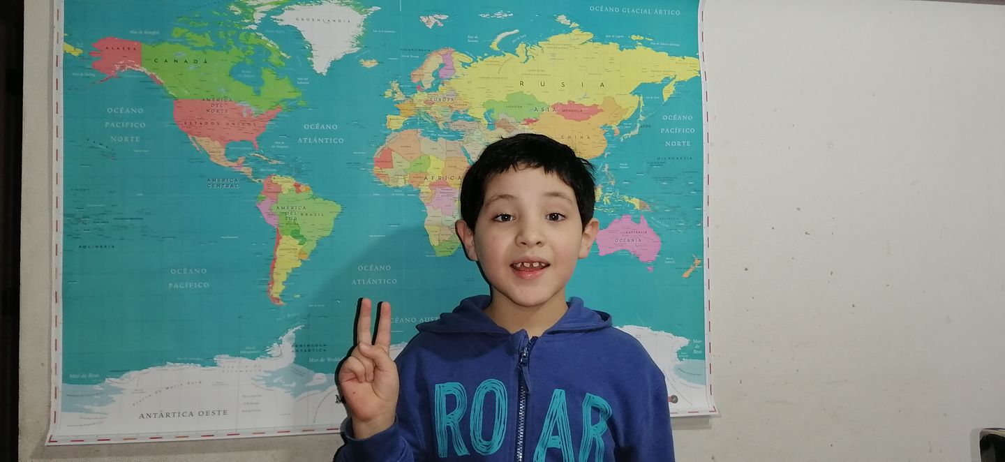 Customer photo review of Mapa del Mundo Político con Banderas y Europa 2020 - Lámina