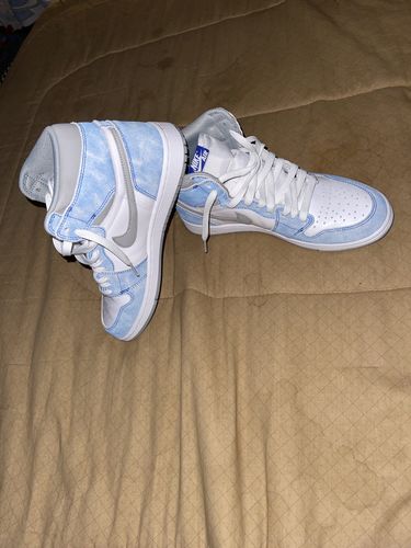 Customer photo review of Air Jordan 1 Retro High OG 'Hyper Royal