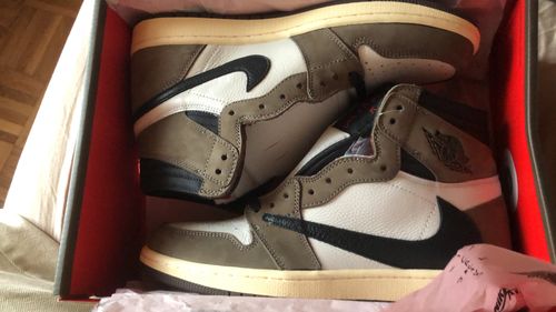 Customer photo review of Travis Scott x Air Jordan 1 Retro High OG 'Mocha'