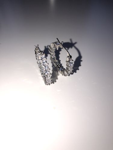 Customer photo review of Icey Ohrringe