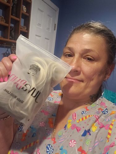Customer photo review of JuvaBun Messy Bun