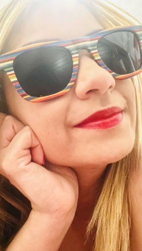 Customer photo review of Island Black