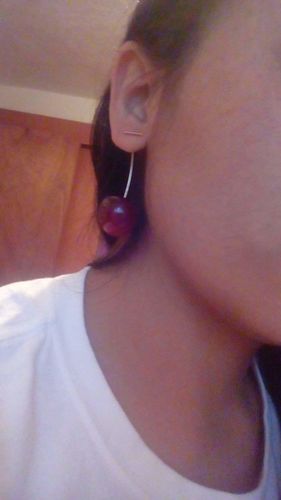 Customer photo review of Aretes de Cereza Obscuros