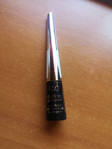 Customer photo review of Petrizzio Delineador De Ojos Liquido Perfect Line Waterproof